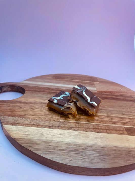 Gluten free and vegan millionaire's cookie slice image 1