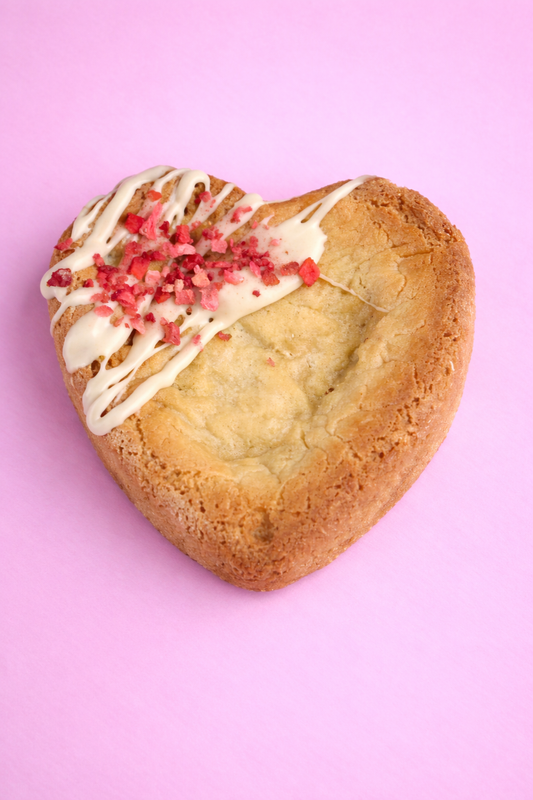Strawberries & Cream Heart Cookie Pie ❤️🍓