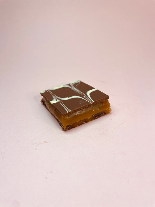 Gluten free and vegan millionaire's cookie slice image 0